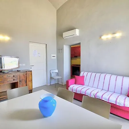 Apartment In Sleeps 6 Includes Air Con *