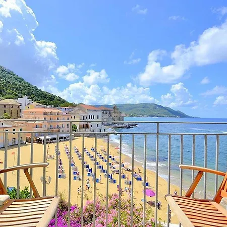In Sleeps 6 Includes Air Con Apartment