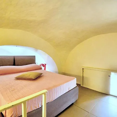 Apartment In Sleeps 6 Includes Air Con *