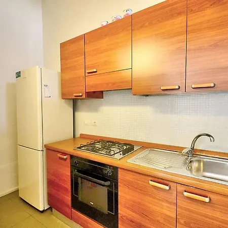 Apartment In Sleeps 6 Includes Air Con *