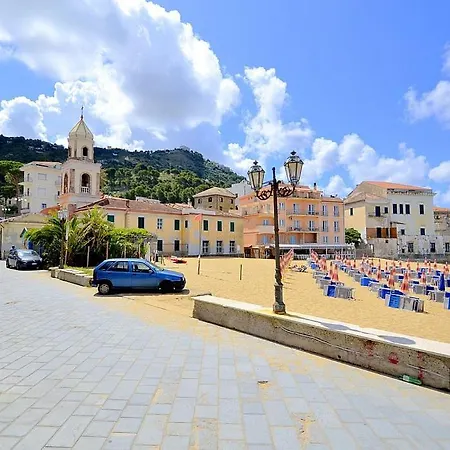 Apartment In Sleeps 6 Includes Air Con Castellabate
